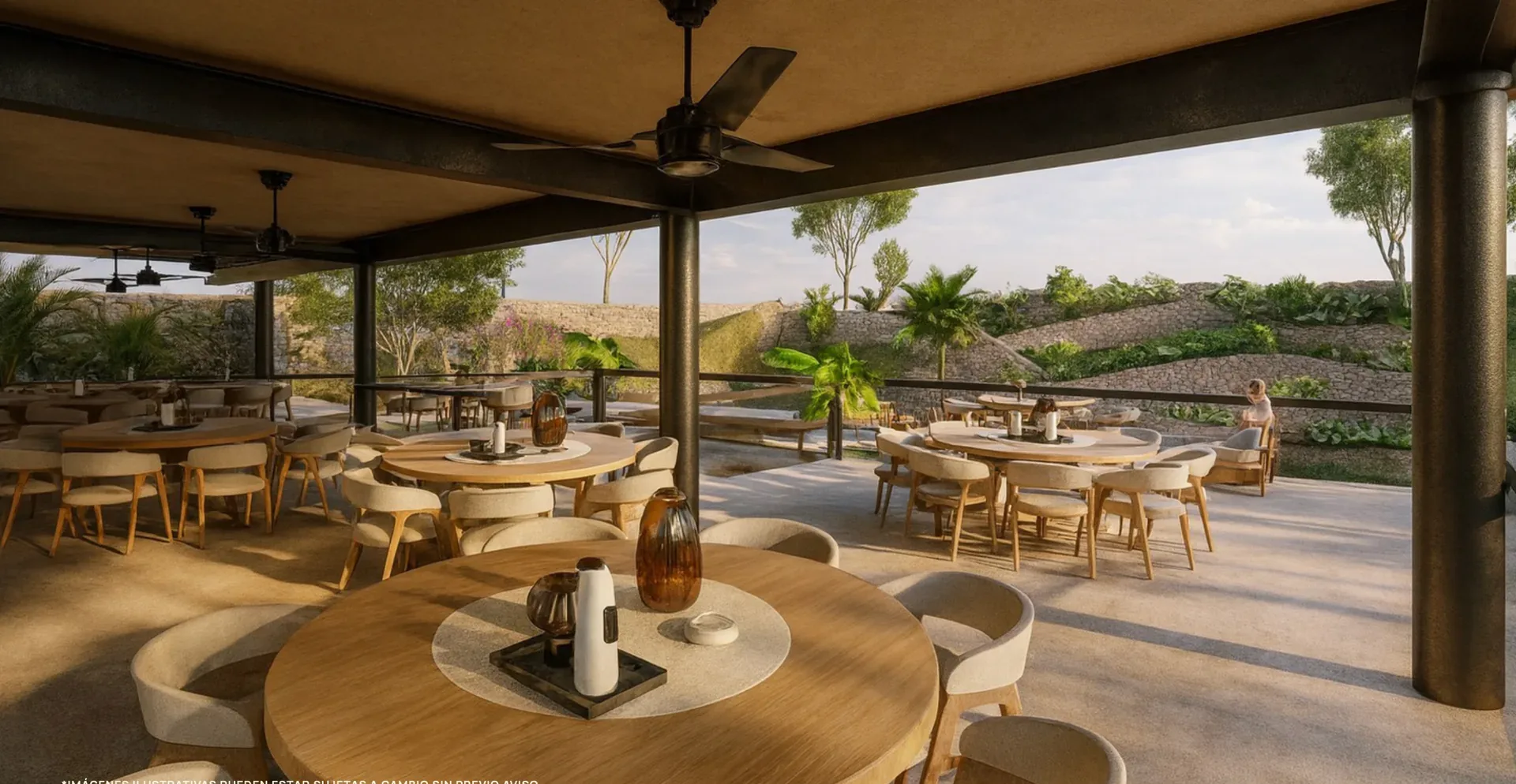 Terraza del restaurante en Eco Dorado, atardecer